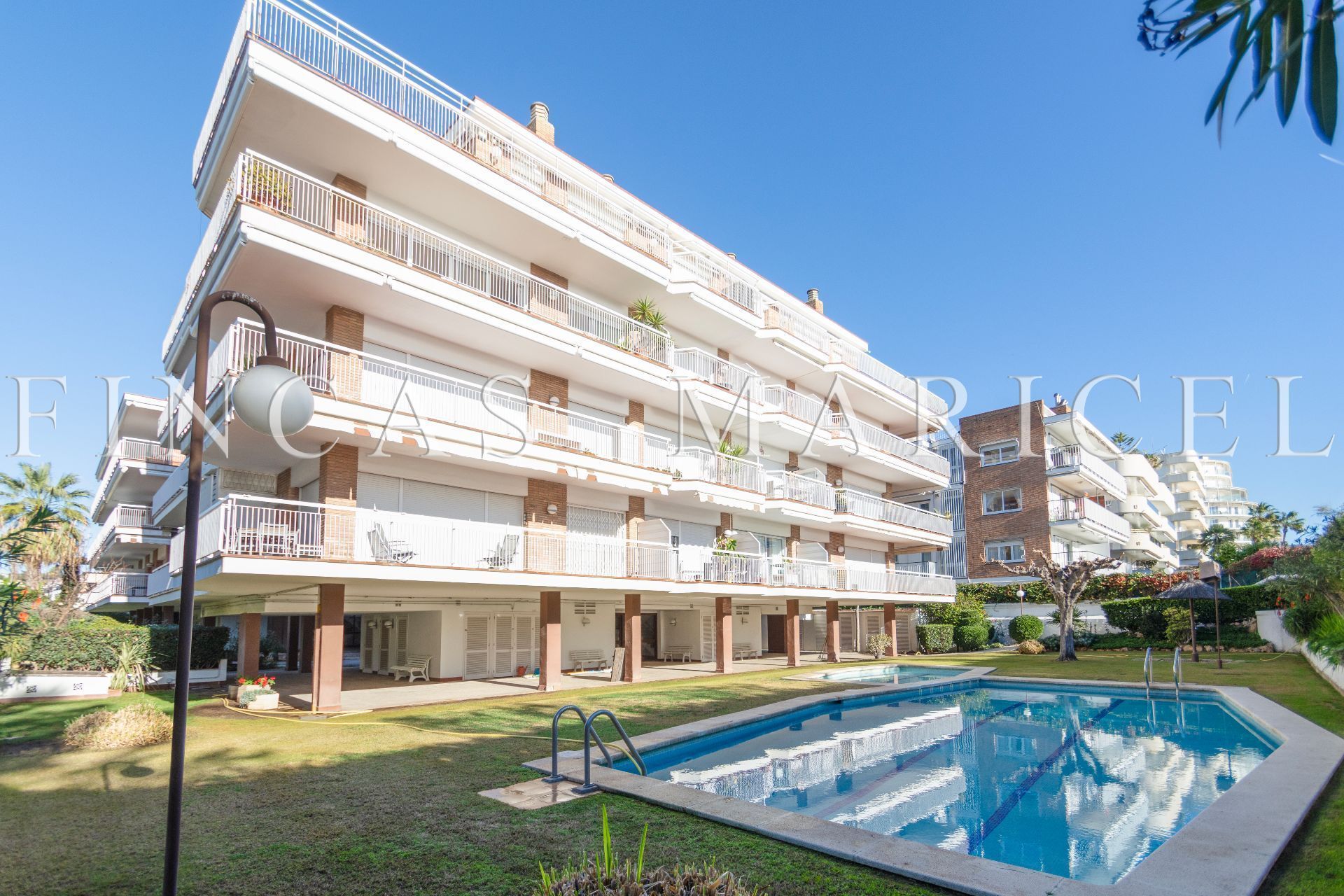 Vista exterior de Pis en venda en Sitges amb Calefacció, Terrassa i Traster