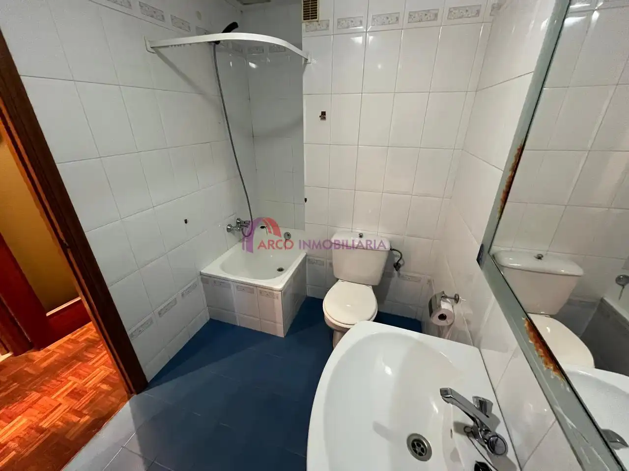 Bathroom of Flat for sale in Burgos  with Heating, Parquet flooring and Terrace