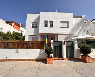 Exterior view of Single-family semi-detached for sale in Marbella  with Air Conditioner, Terrace and Balcony