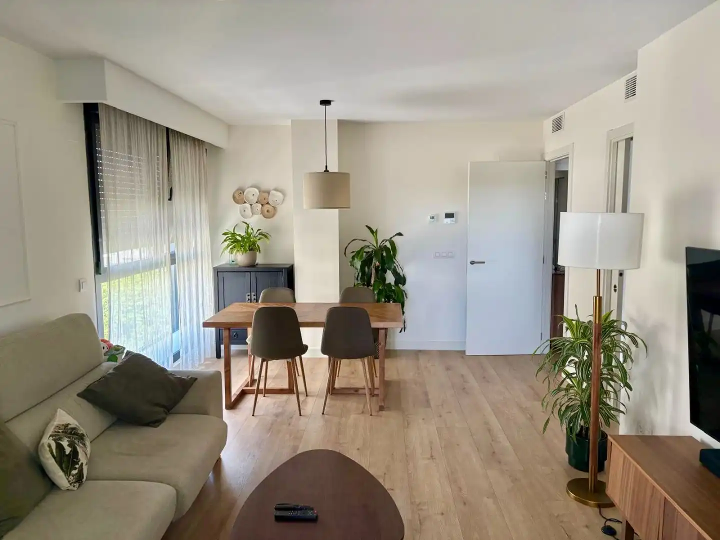 Sala d'estar de Pis en venda en Tres Cantos amb Aire condicionat, Calefacció i Parquet