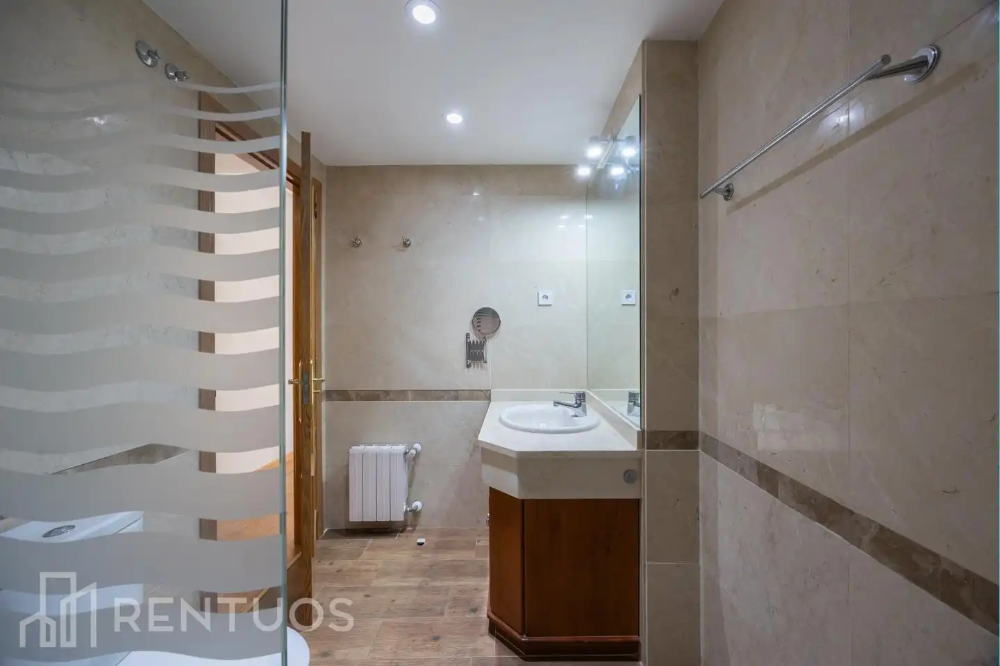 Badezimmer von Wohnung zur Miete in Madrid mit Klimaanlage, Heizung und Parkett