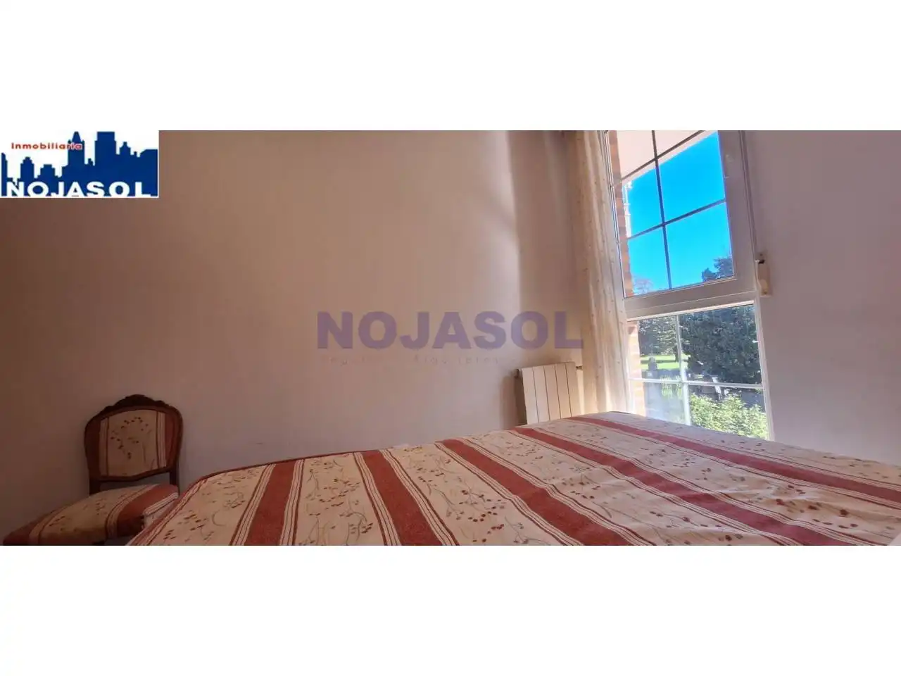 Dormitori de Apartament de lloguer en Noja amb Calefacció, Terrassa i Moblat