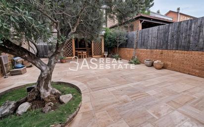 Jardí de Casa o xalet en venda en Móstoles amb Aire condicionat, Terrassa i Piscina