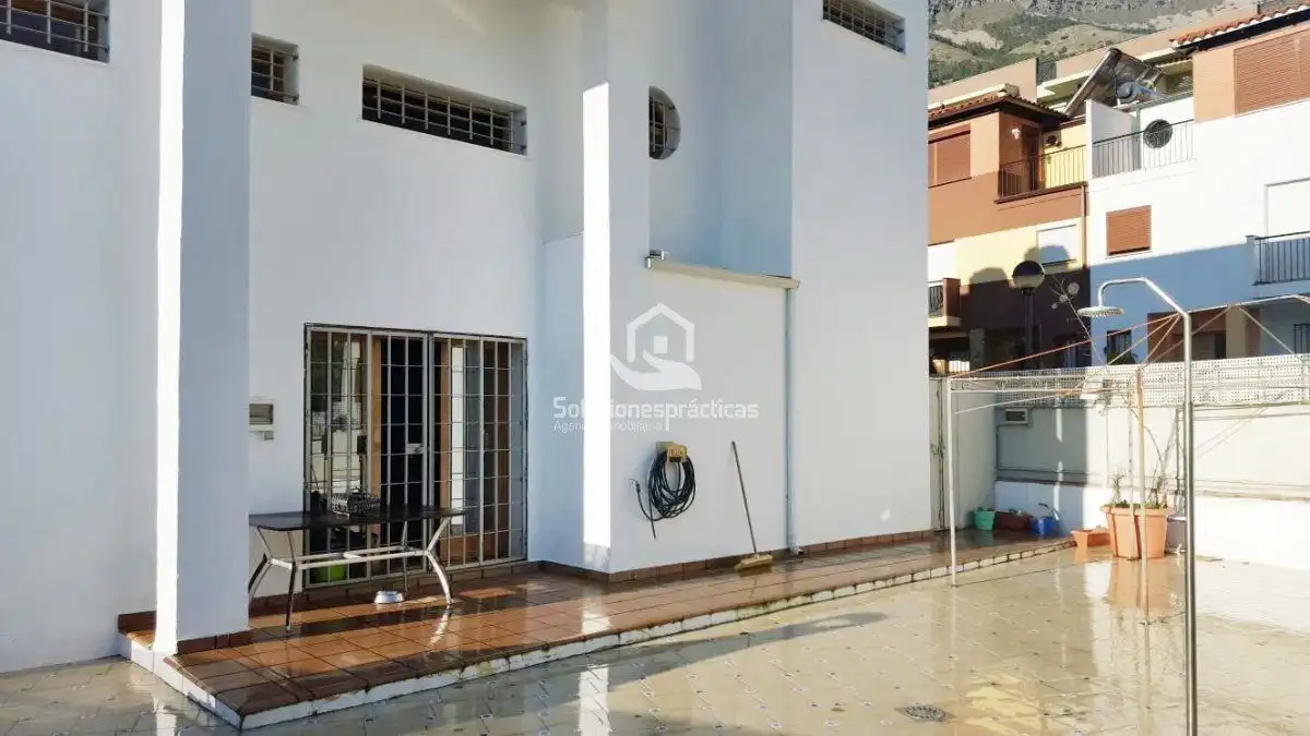 Vista exterior de Casa o xalet en venda en Jaén amb Aire condicionat, Calefacció i Terrassa