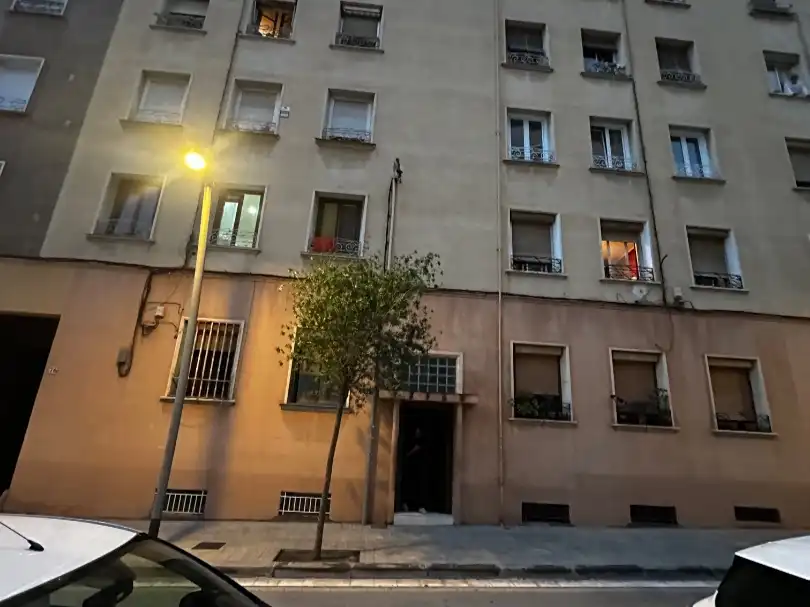 Außenansicht von Wohnung zum Verkauf in Esplugues de Llobregat