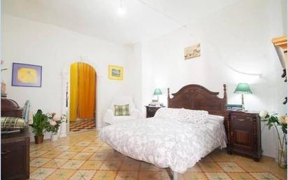 Dormitori de Casa adosada en venda en Guadix amb Calefacció, Jardí privat i Terrassa