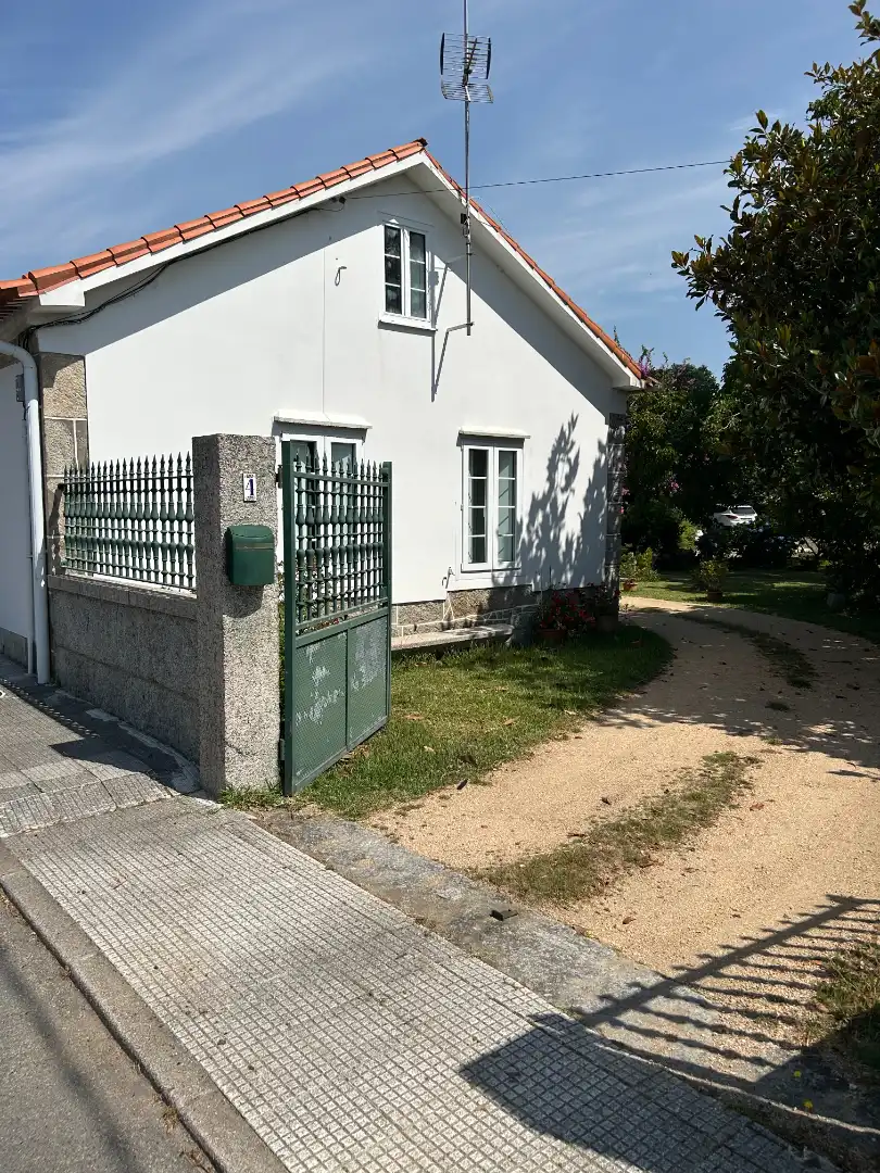 Vista exterior de Casa o xalet en venda en Meis amb Jardí privat, Traster i Piscina