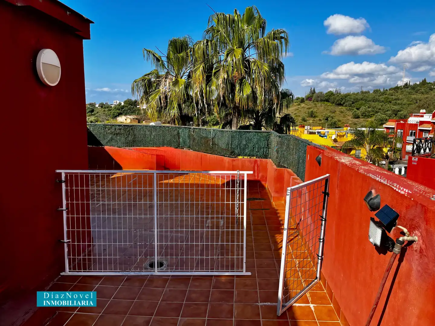 Außenansicht von Einfamilien-Reihenhaus zum Verkauf in Vélez-Málaga mit Klimaanlage, Heizung und Parkett