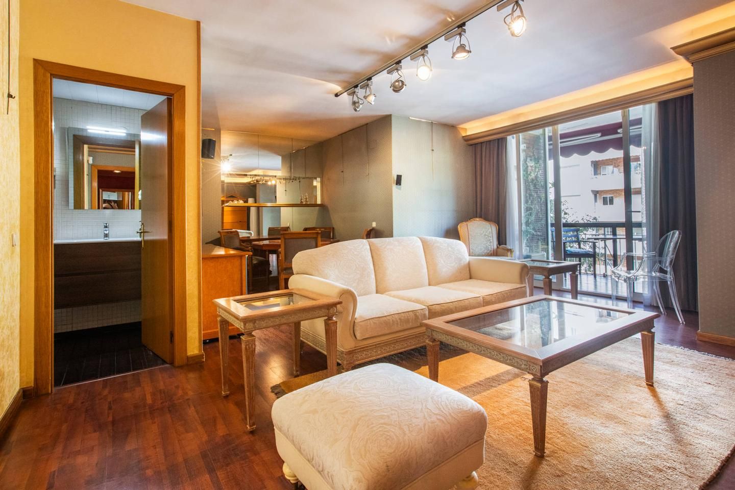 Sala d'estar de Pis de lloguer en  Barcelona Capital amb Aire condicionat, Moblat i Balcó