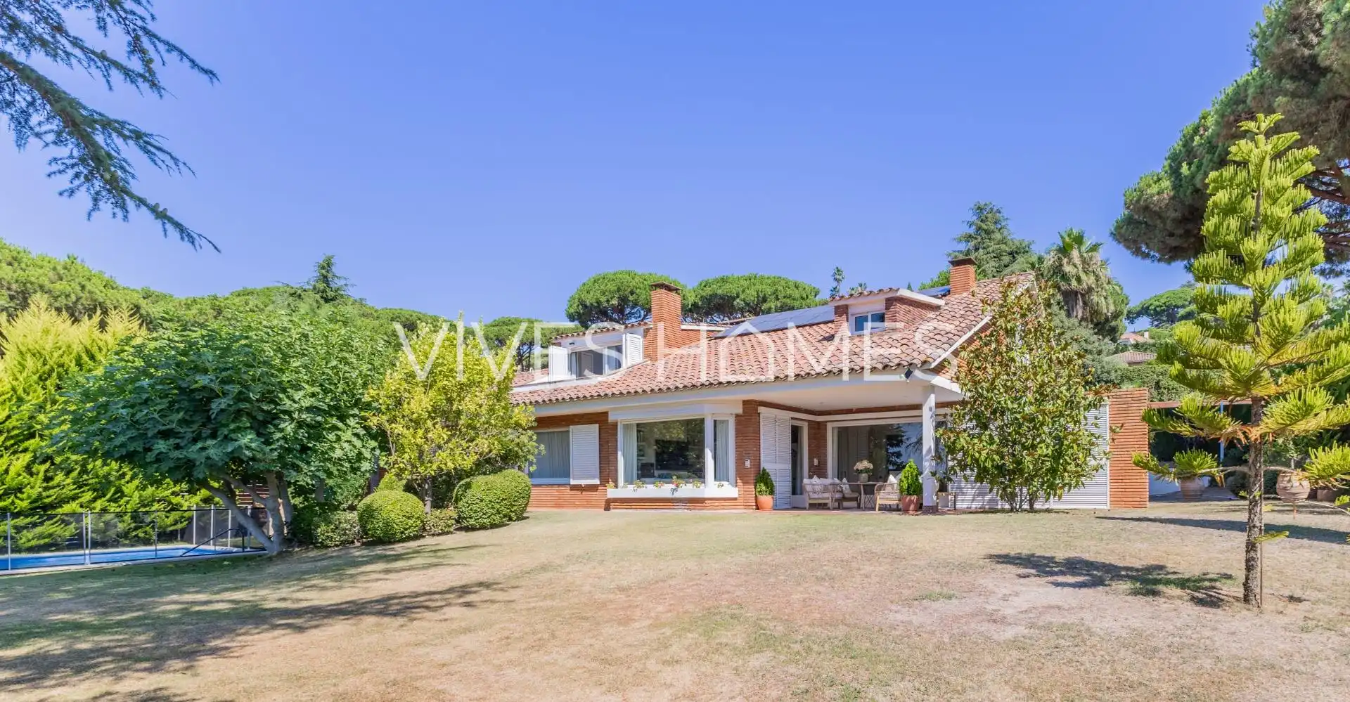 Vista exterior de Casa o xalet en venda en Sant Vicenç de Montalt amb Aire condicionat, Calefacció i Jardí privat