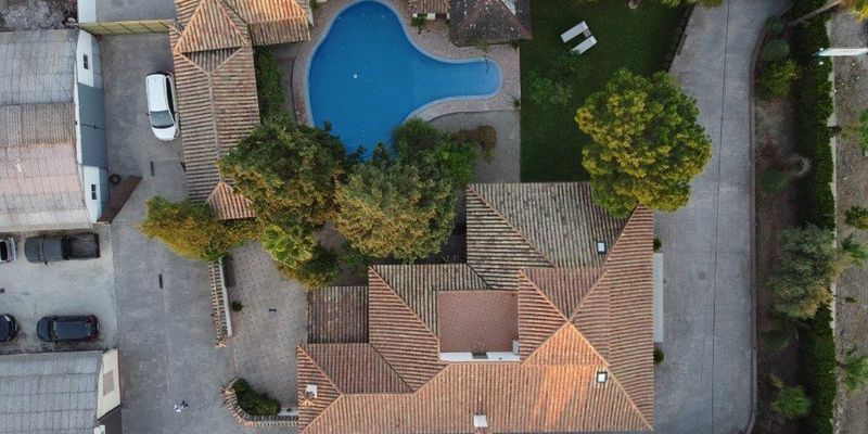 Vista exterior de Casa o xalet en venda en  Sevilla Capital amb Aire condicionat, Jardí privat i Terrassa