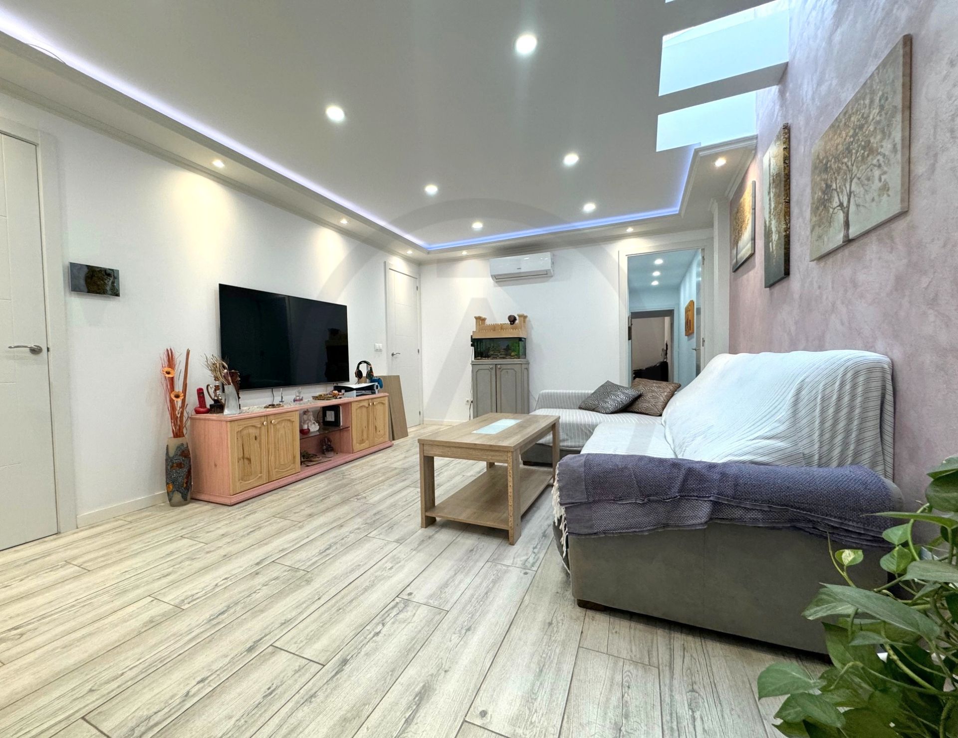 Living room of Single-family semi-detached for sale in Terrassa  with Air Conditioner, Heating and Parquet flooring