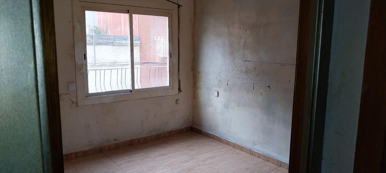 Bedroom of Flat for sale in Sabadell