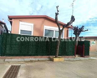 Vista exterior de Casa o xalet en venda en Malgrat de Mar amb Aire condicionat, Calefacció i Jardí privat