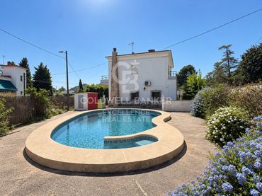 Xalet amb piscina en venda a Camino Covatelles