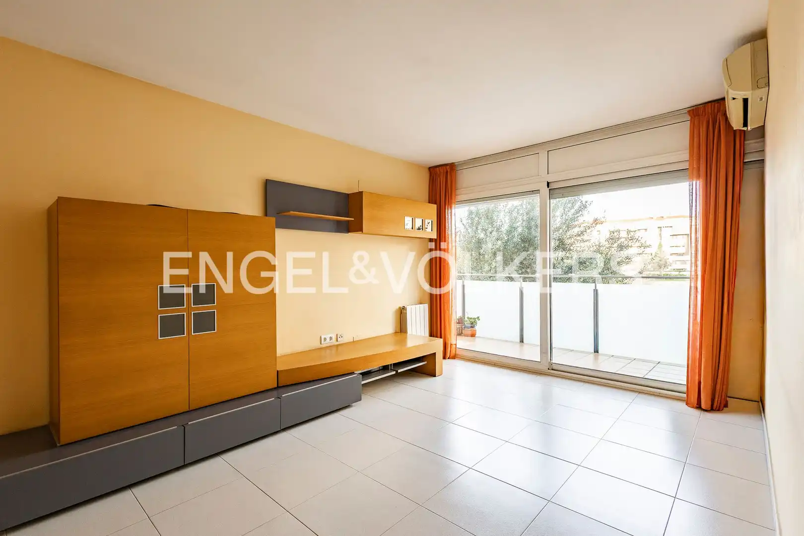 Living room of Flat for sale in Sant Joan Despí  with Air Conditioner, Heating and Terrace