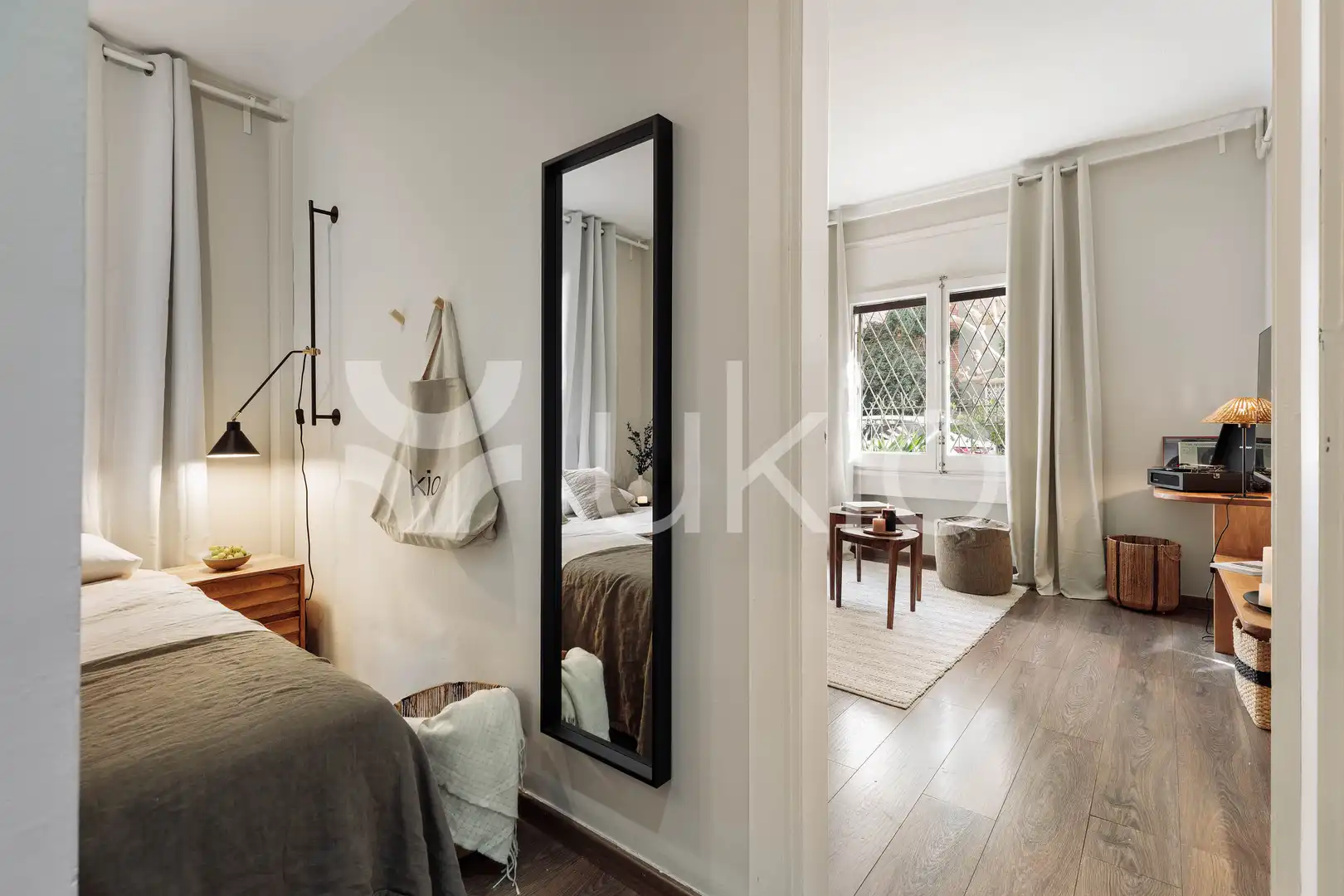Dormitori de Apartament de lloguer en Barcelona amb Aire condicionat, Calefacció i Moblat