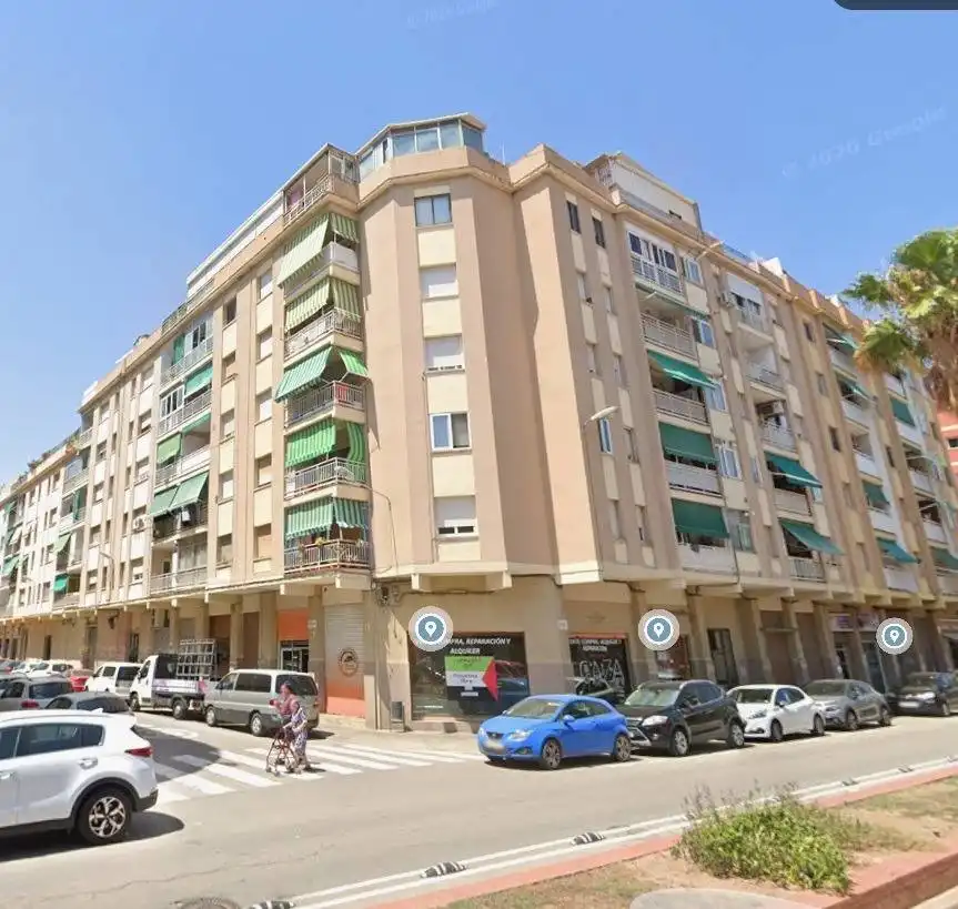 Vista exterior de Àtic en venda en El Prat de Llobregat amb Parquet i Terrassa