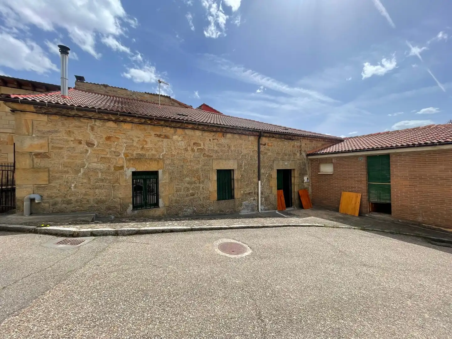 Vista exterior de Finca rústica en venda en Regumiel de la Sierra amb Jardí privat, Parquet i Traster