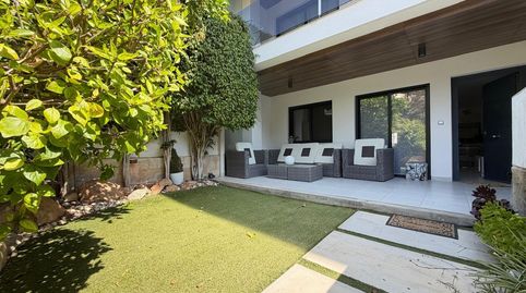 APARTAMENTO CON JARDÍN PRIVADO DE 30 M2 EN CAMPOAMOR. 3 DORM. 2 BAÑOS. CON PISCINA COMUN.SUPERFICIE DE 93 M2.