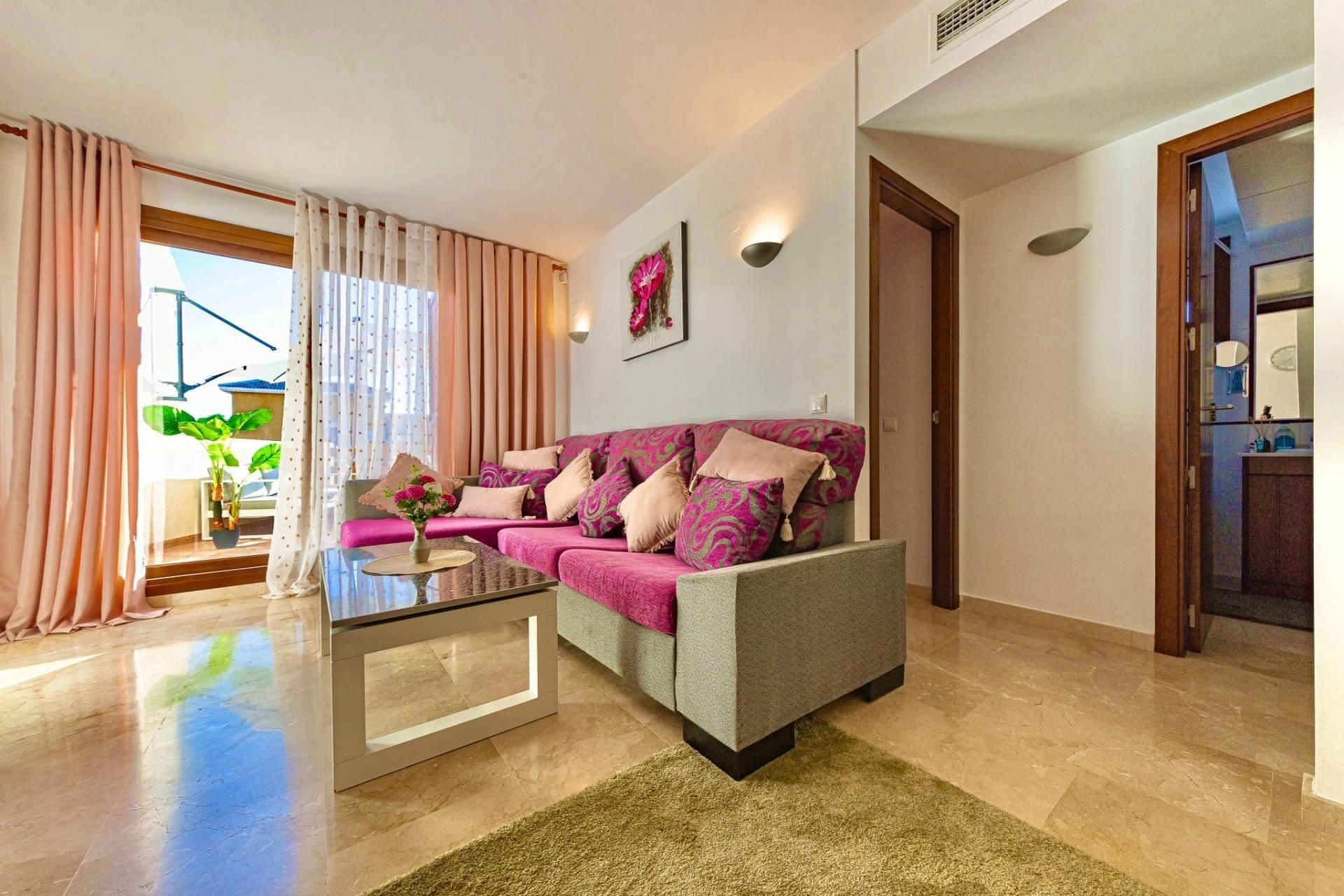 Sala de estar de Ático en venta en Torrevieja con Aire acondicionado, Jardín privado y Terraza