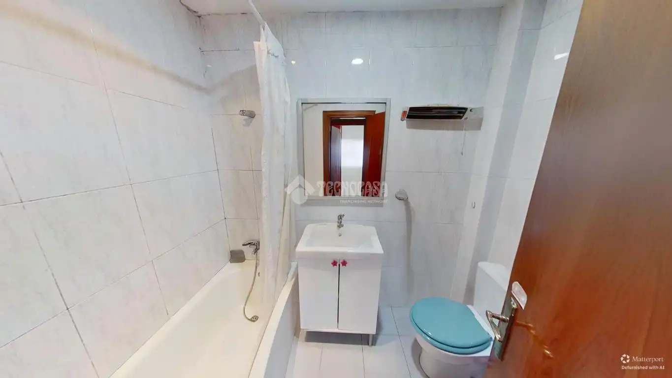Baño de Piso en venta en Sabadell con Aire acondicionado, Calefacción y Balcón