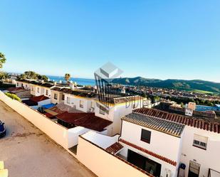 Vista exterior de Casa adosada en venda en Algeciras amb Aire condicionat i Moblat