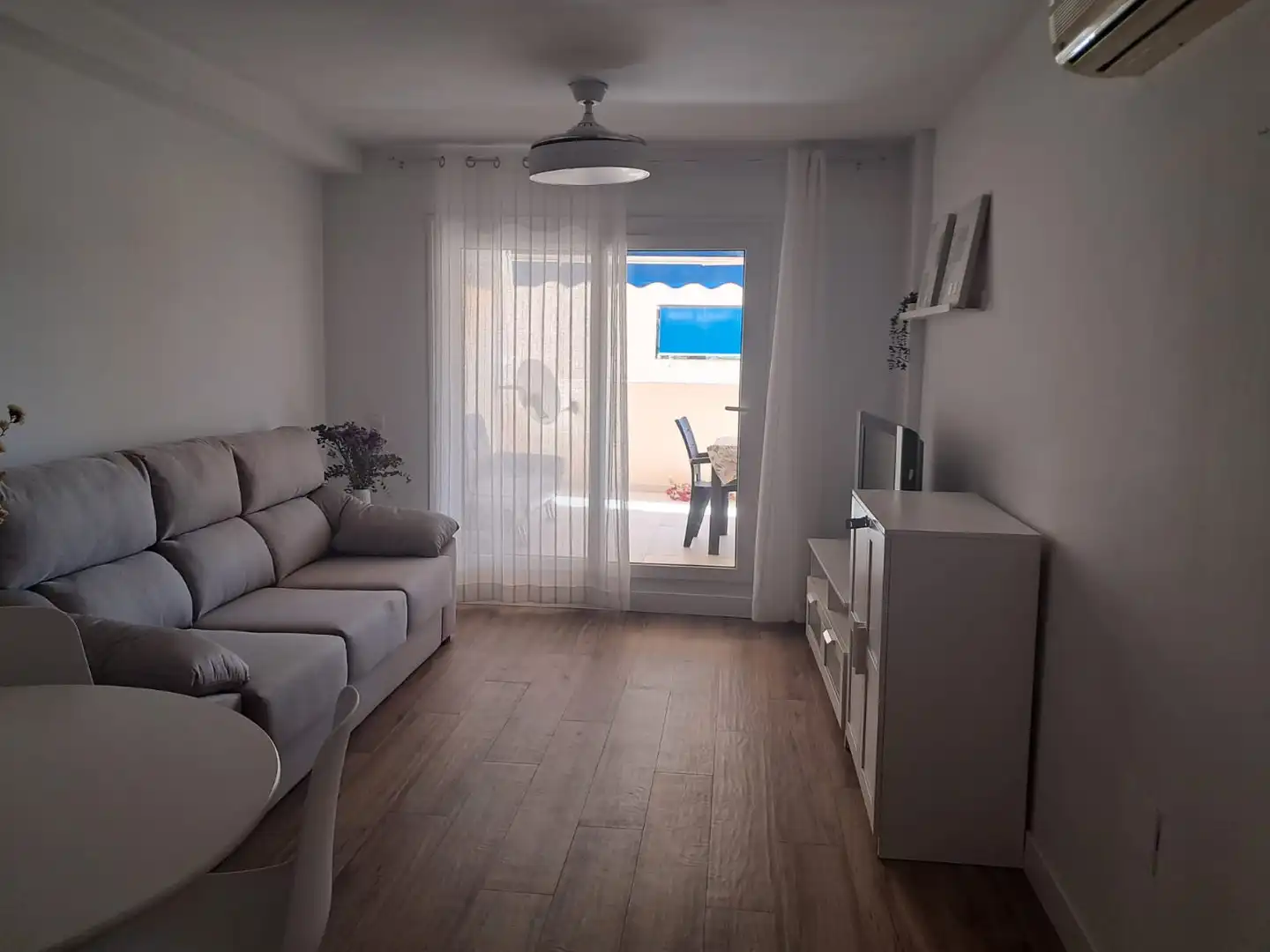 Sala d'estar de Apartament de lloguer en Torrox amb Aire condicionat, Calefacció i Terrassa