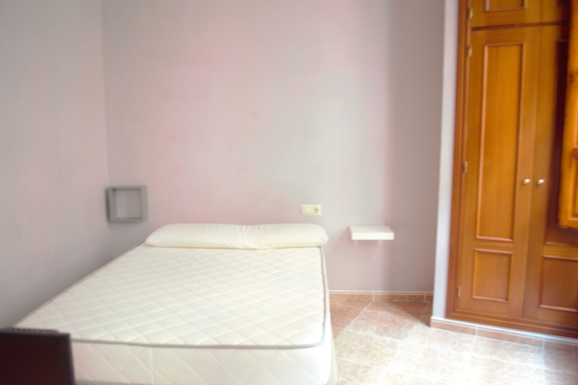 Habitación de Piso de alquiler en  Granada Capital con Calefacción, Amueblado y Lavadora
