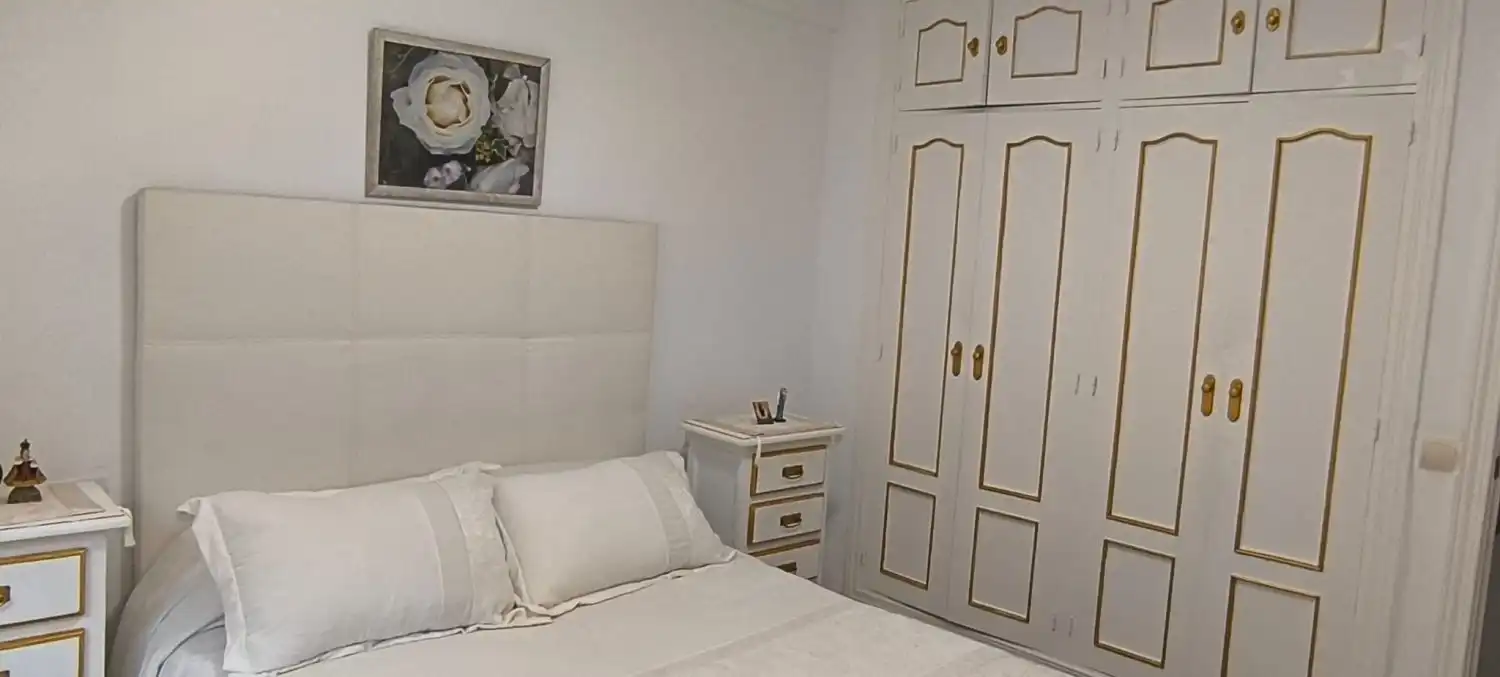 Dormitori de Apartament en venda en Marbella amb Calefacció, Terrassa i Piscina comunitària