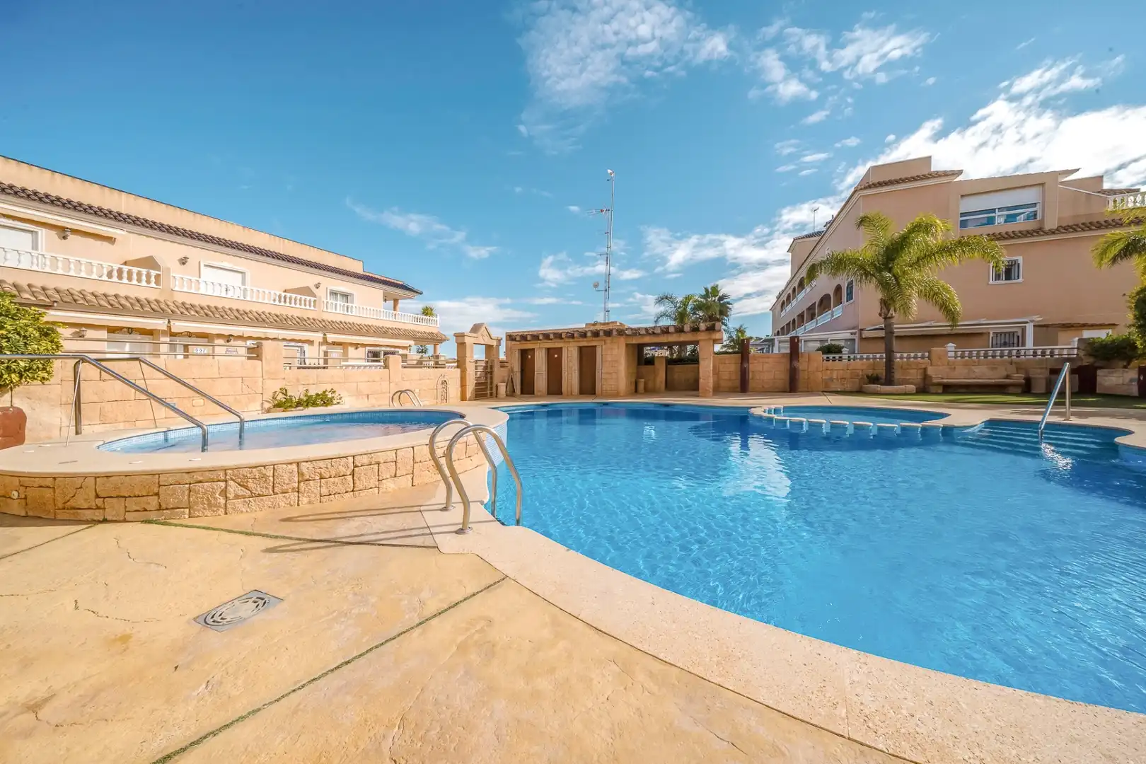 Piscina de Casa adosada en venda en Orihuela amb Aire condicionat, Terrassa i Traster