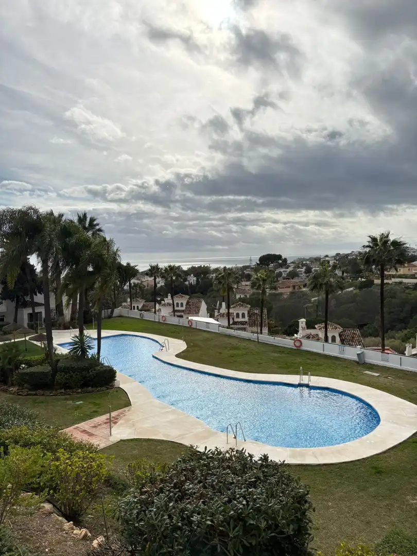 Vista exterior de Dúplex en venda en Mijas amb Calefacció, Terrassa i Piscina comunitària