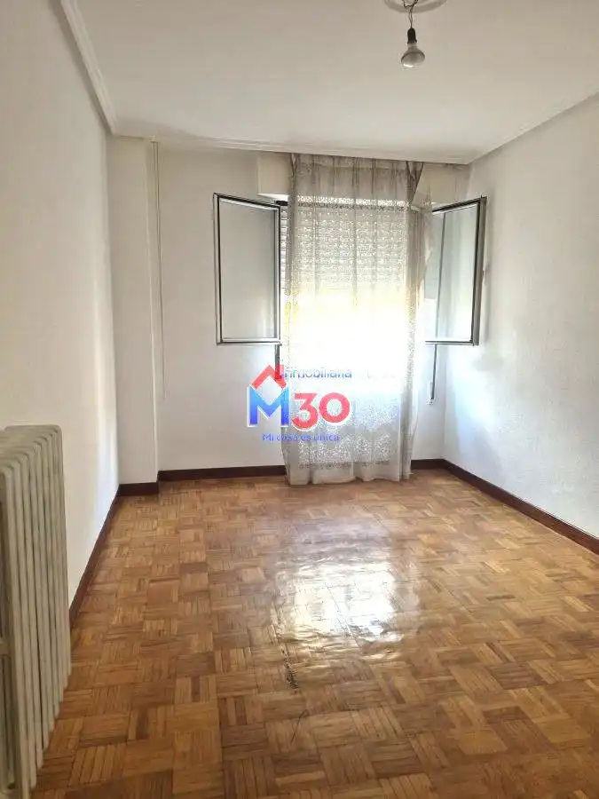 Bedroom of Flat for sale in Miranda de Ebro  with Heating, Parquet flooring and Terrace