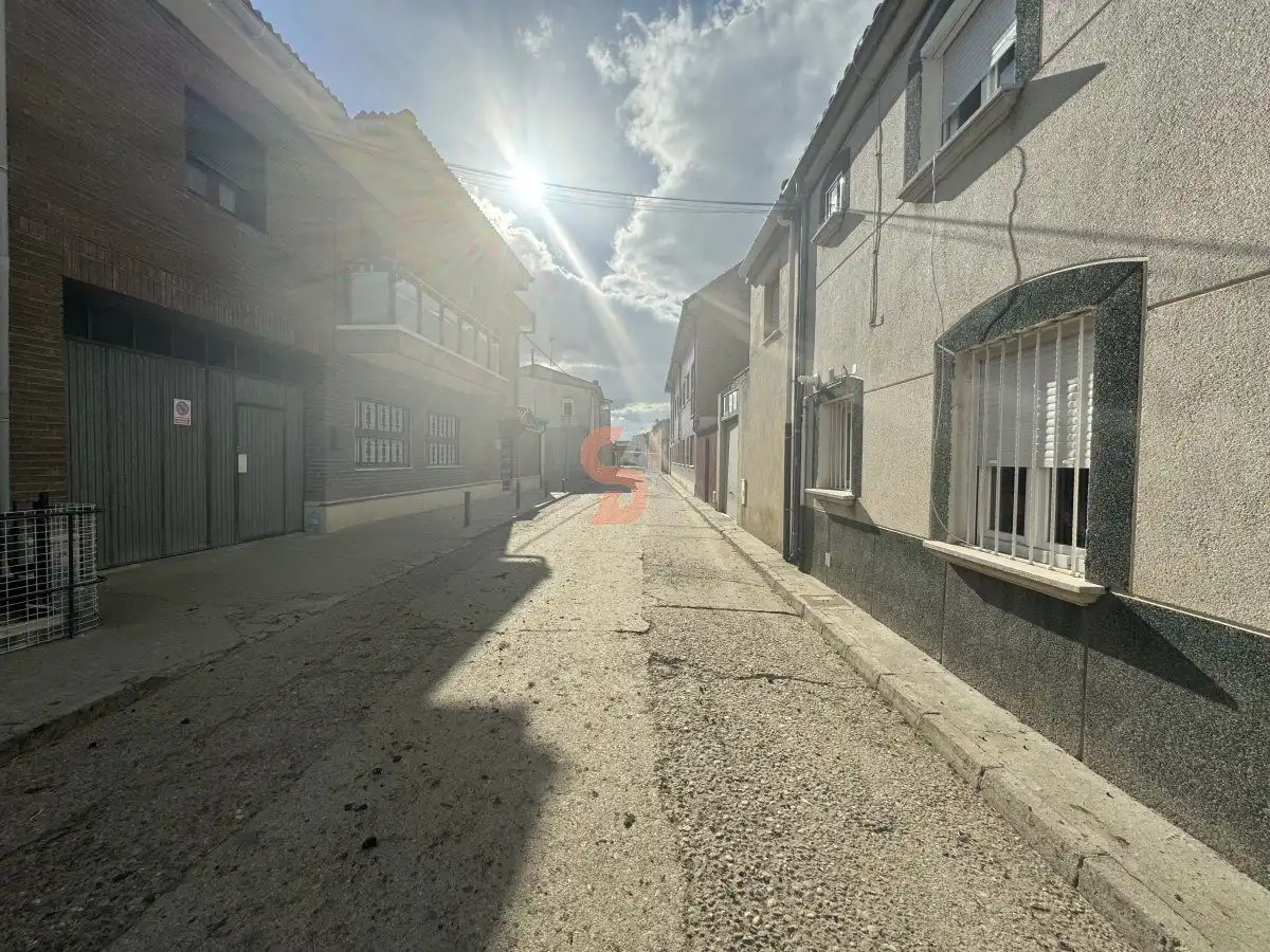 Vista exterior de Casa o xalet en venda en Renedo de Esgueva amb Calefacció