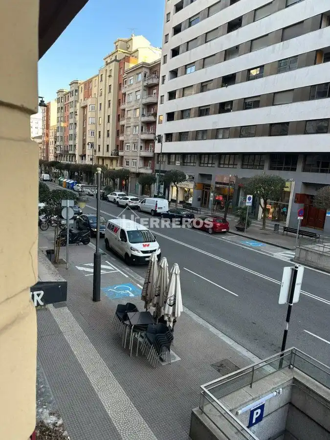 Vista exterior de Apartament en venda en  Logroño amb Calefacció, Parquet i Moblat
