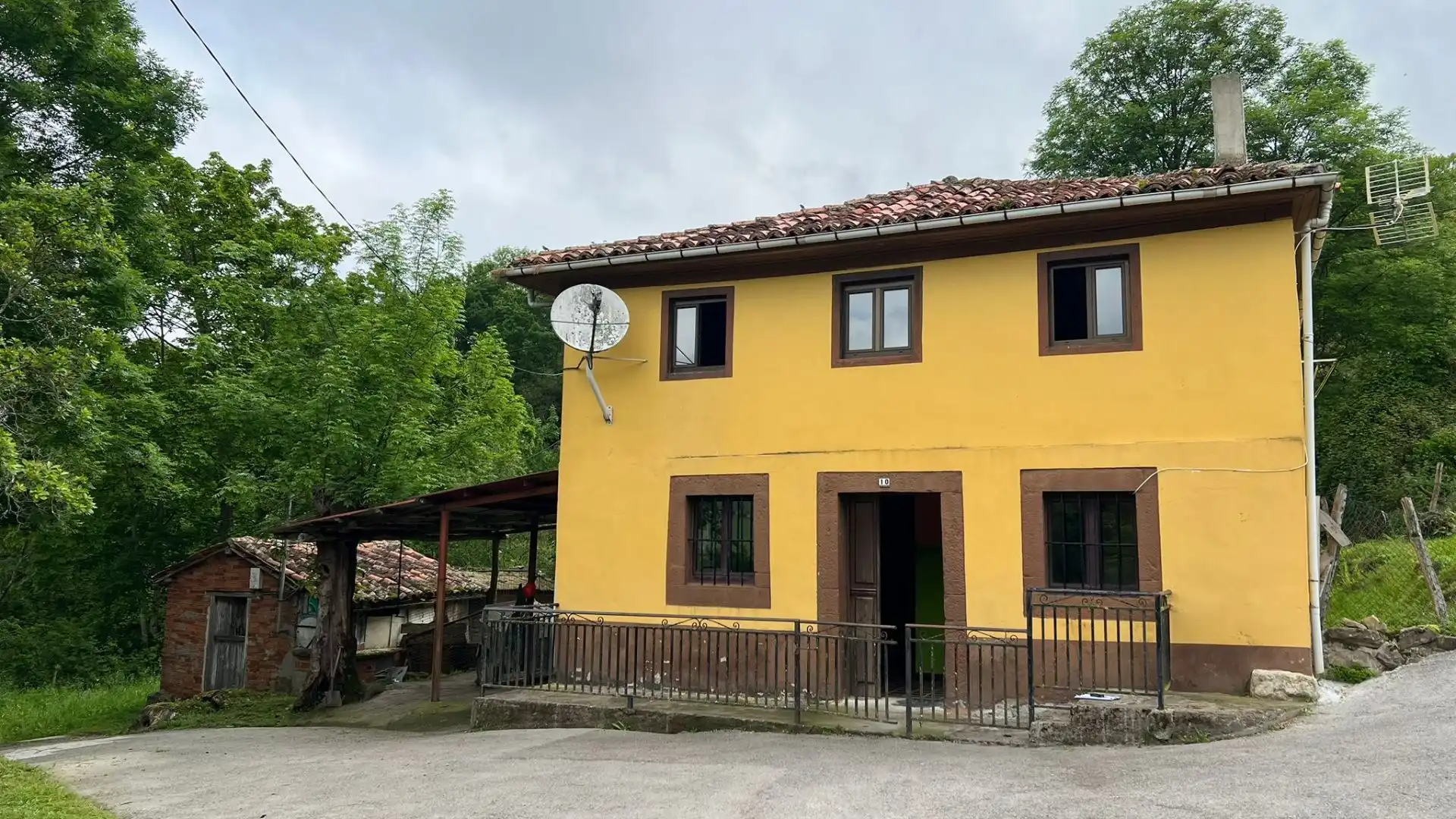 Vista exterior de Casa o chalet en venta en Parres con Jardín privado