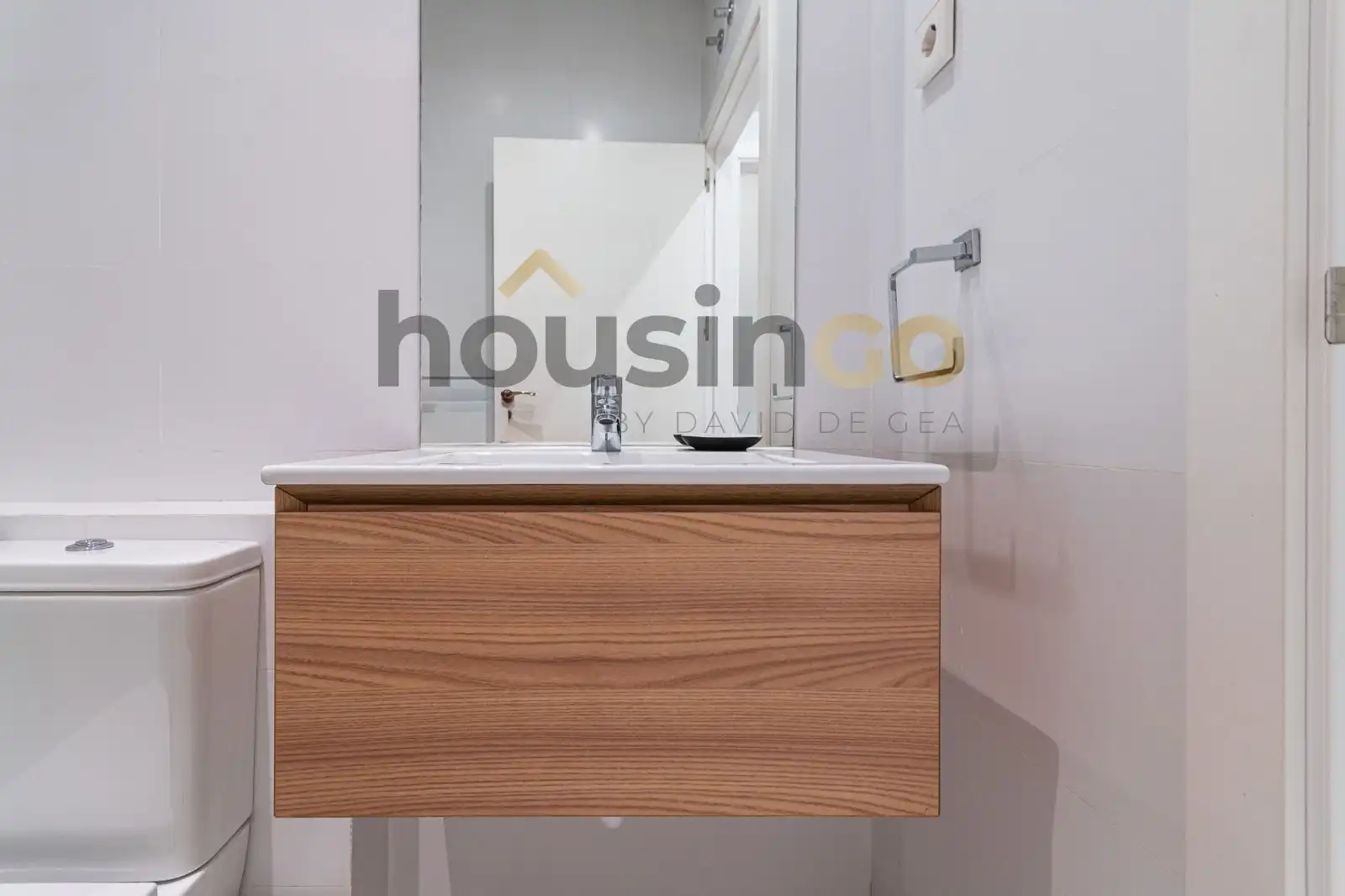 Bathroom of Flat for rent in Madrid  with Air Conditioner, Heating and Furnished