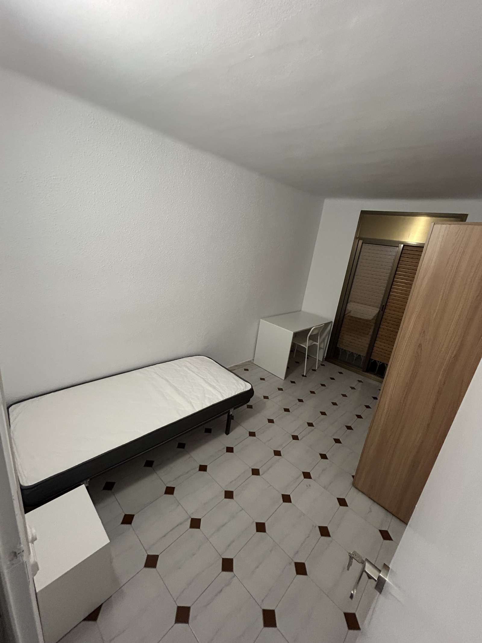 Habitación de Piso para compartir en Sant Boi de Llobregat con Aire acondicionado, Terraza y Amueblado