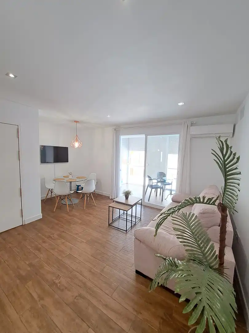Flat with terrace to rent in Calle Doctor Gómez Ulla 31