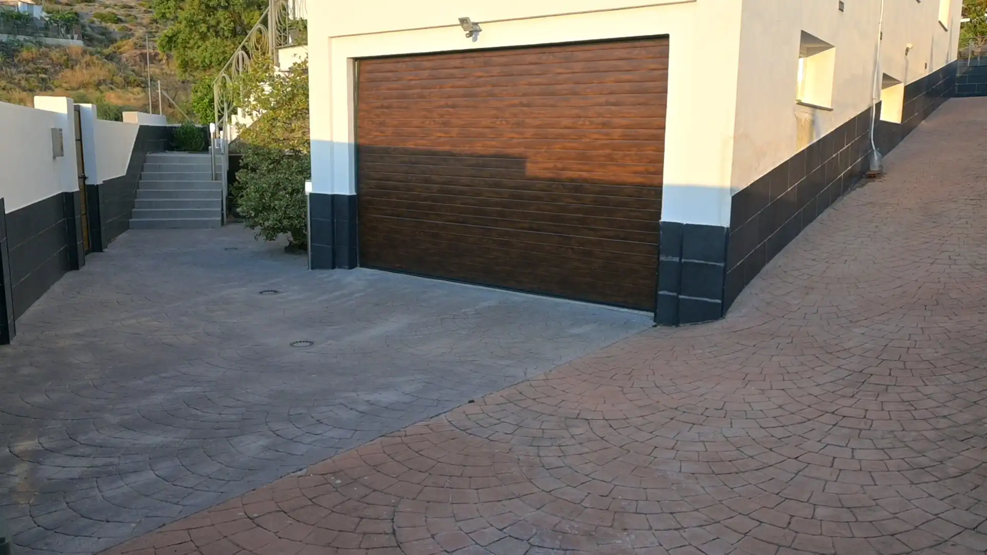Vista exterior de Casa o xalet en venda en La Zubia amb Aire condicionat, Calefacció i Jardí privat