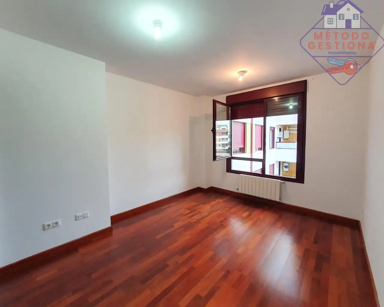 Habitación de Piso en venta en Entrambasaguas con Calefacción, Balcón y Piscina comunitaria