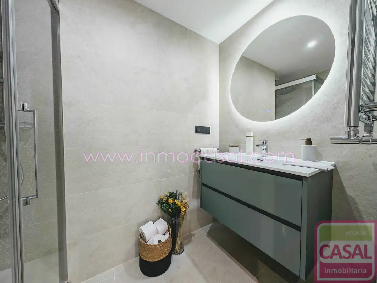 Baño de Piso en venta en Oviedo  con Calefacción, Terraza y Trastero