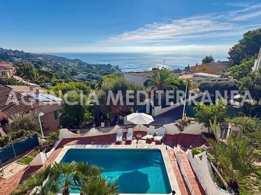 Villa avec balcon à vendre à Urbanizacion PLAYETAS