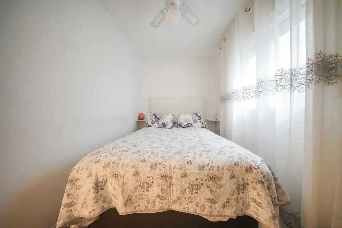 Habitación de Planta baja en venta en Alovera con Aire acondicionado, Calefacción y Jardín privado