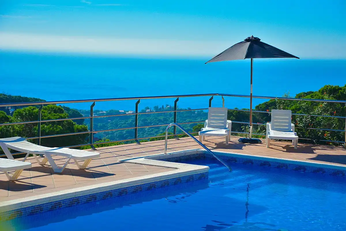 Casa amb piscina en venda a Serra Brava