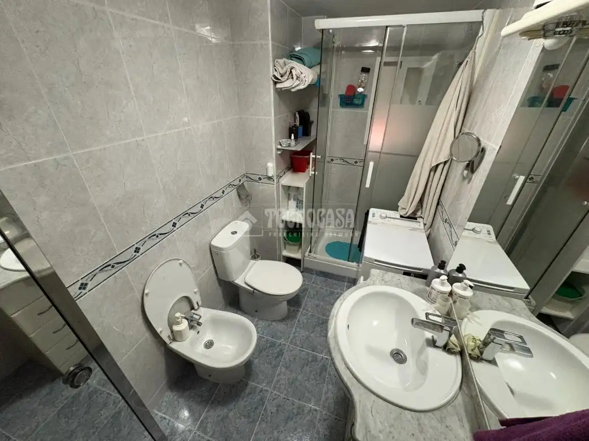 Bathroom of Flat for sale in Móstoles  with Air Conditioner