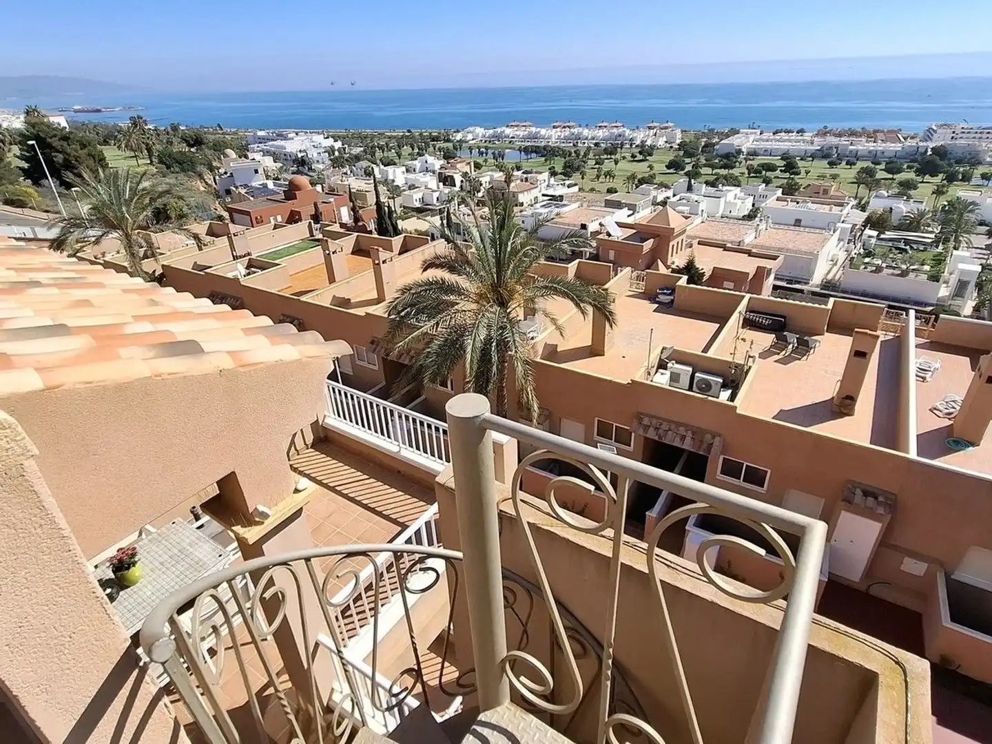 Vista exterior de Àtic en venda en Mojácar amb Aire condicionat, Terrassa i Piscina