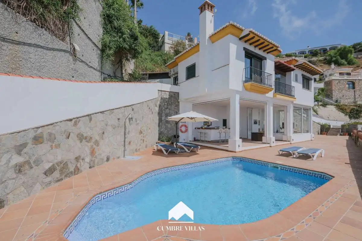 Vista exterior de Casa o chalet en venta en Almuñécar con Terraza, Amueblado y Internet