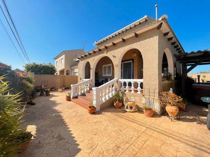 Vista exterior de Casa o xalet en venda en Torrevieja amb Aire condicionat, Calefacció i Terrassa