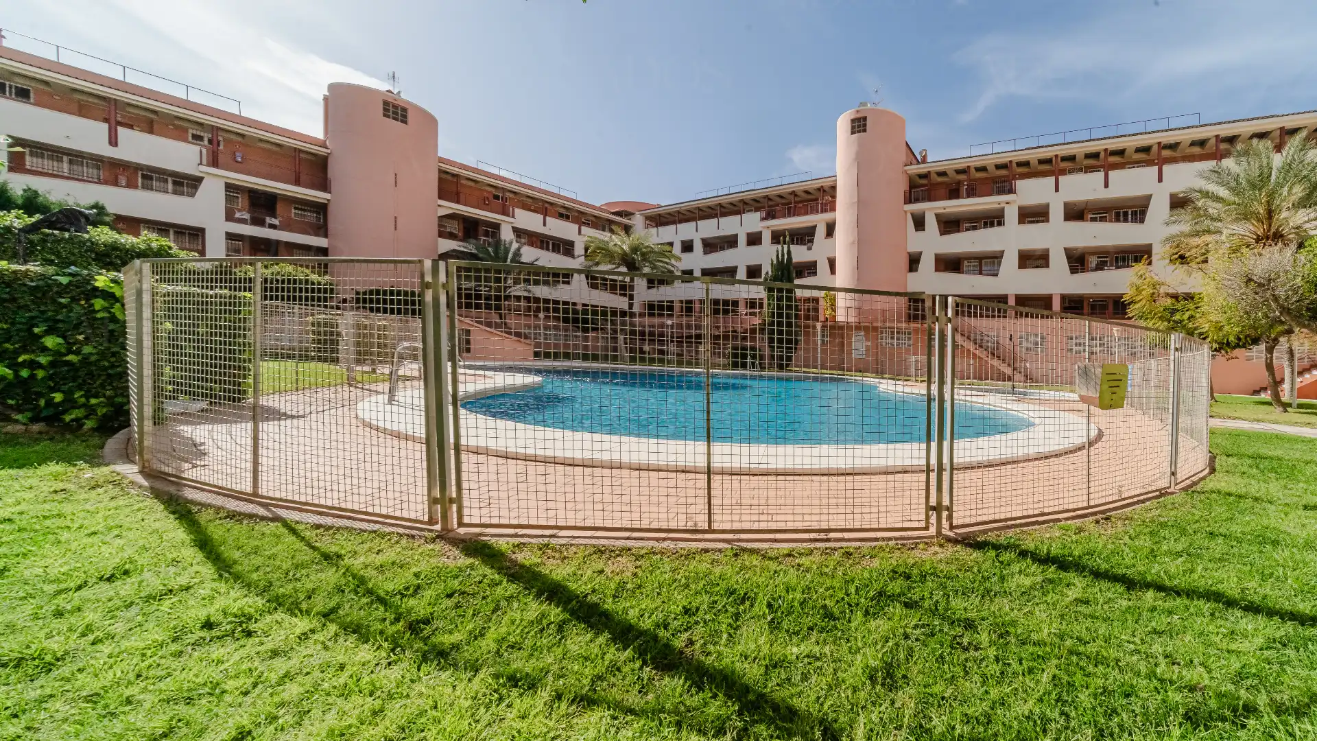 Piscina de Pis en venda en Roquetas de Mar amb Aire condicionat i Piscina comunitària